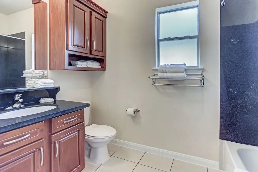 Villa Laverne 3 Bed Room Suite Furnished Condos