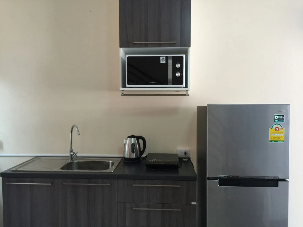 Krabi Town Sleeps 8 With Kitchen