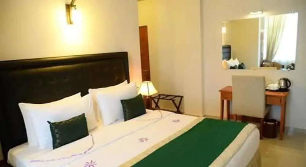 Yoho Hotel Road