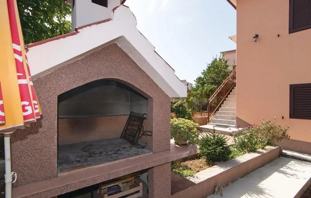 Amazing Home in Okrug Gornji With Wifi and 2 Bedrooms