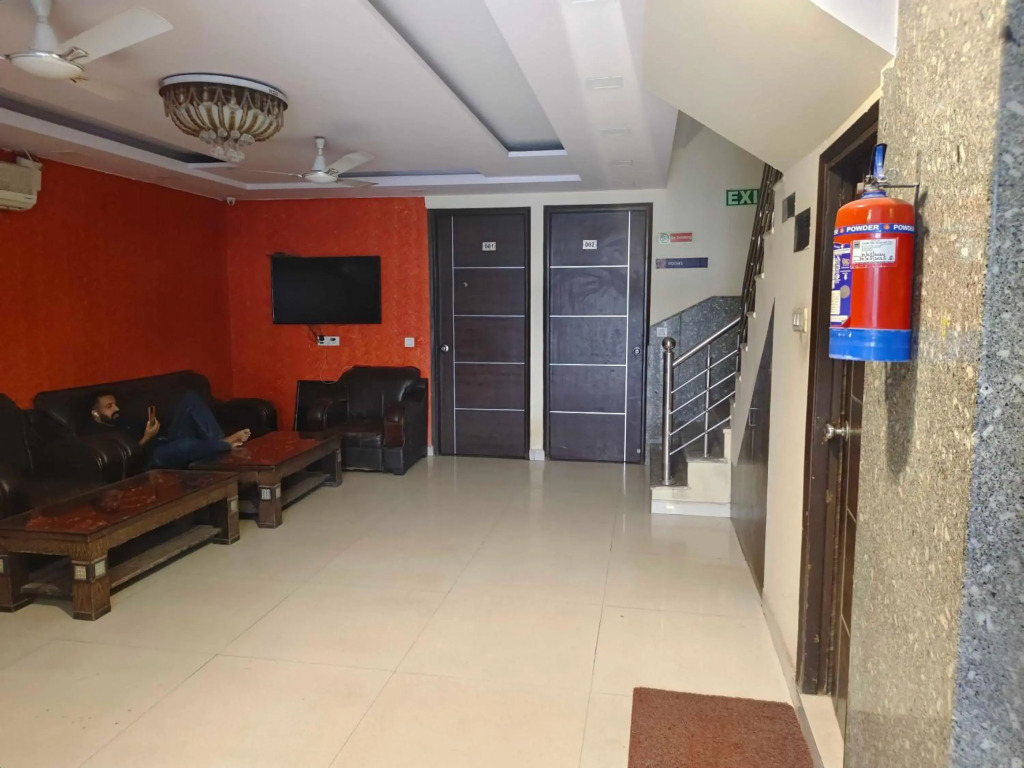 OYO 91616 Hotel Tourist Plaza
