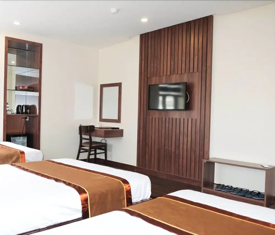 Boston Halong Hotel