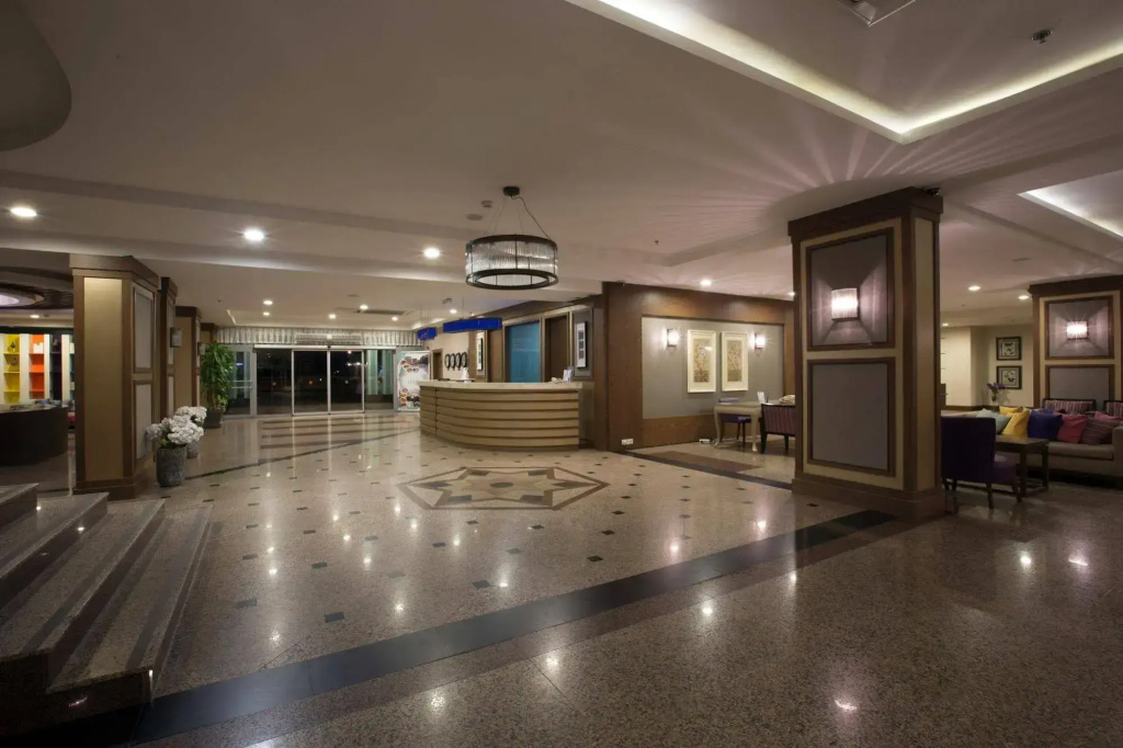 Insula Resort & Spa