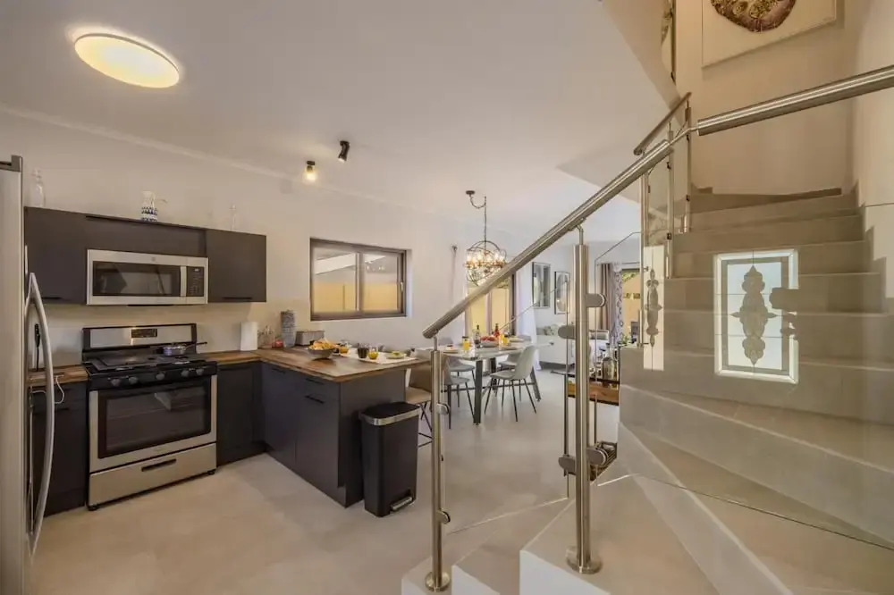 NEW Modern 2 Bedroom Townhome Gold Coast