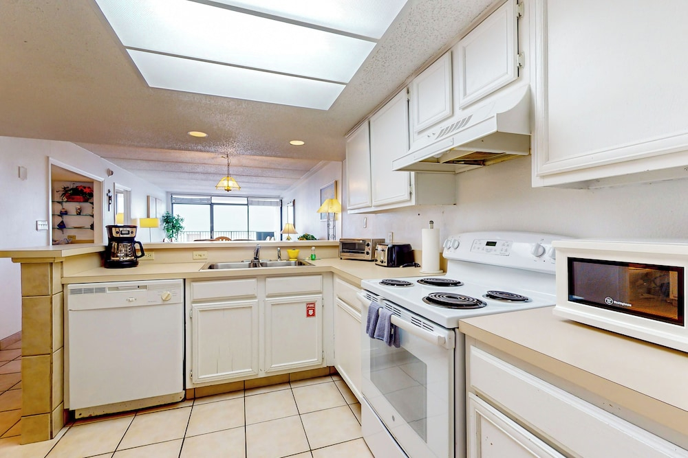Gulf-view Resort Retreat: Suntide III - Unit 209