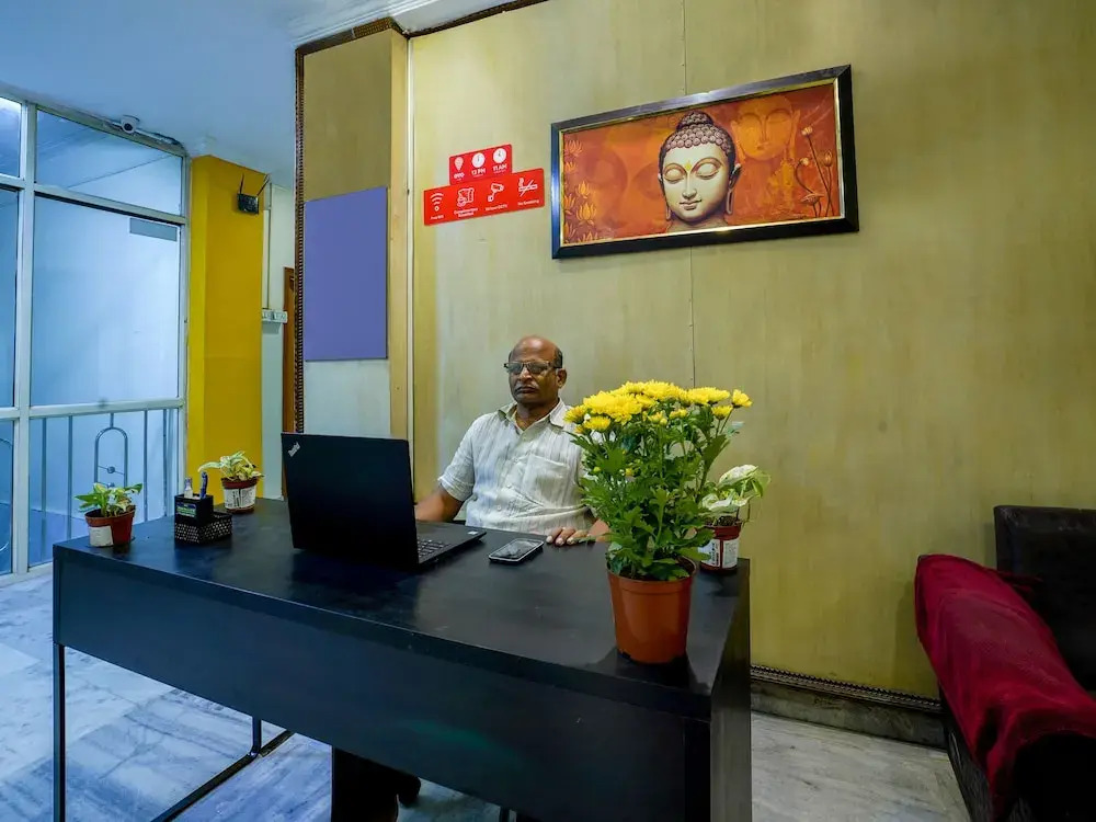 OYO 19121 V G Guest House