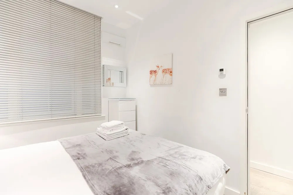 Trafalgar Square by Excel Apartments