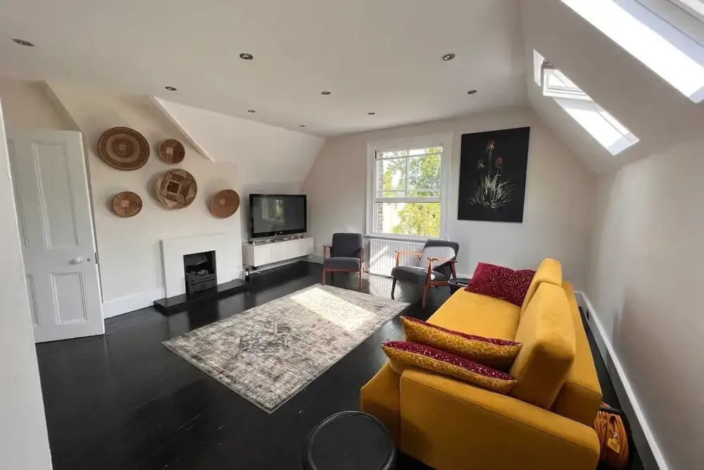 Stylish 1 Bedroom Top Floor Apartment in Highgate