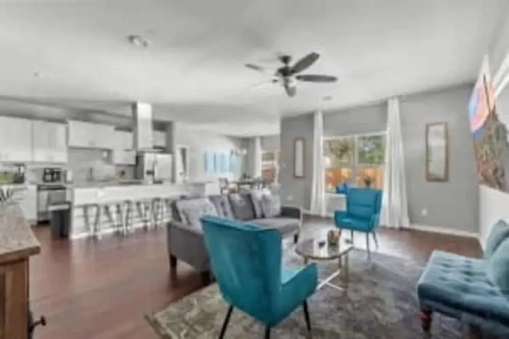 Large 3BD 2BR Lower Bishop Arts Near Downtown Dallas