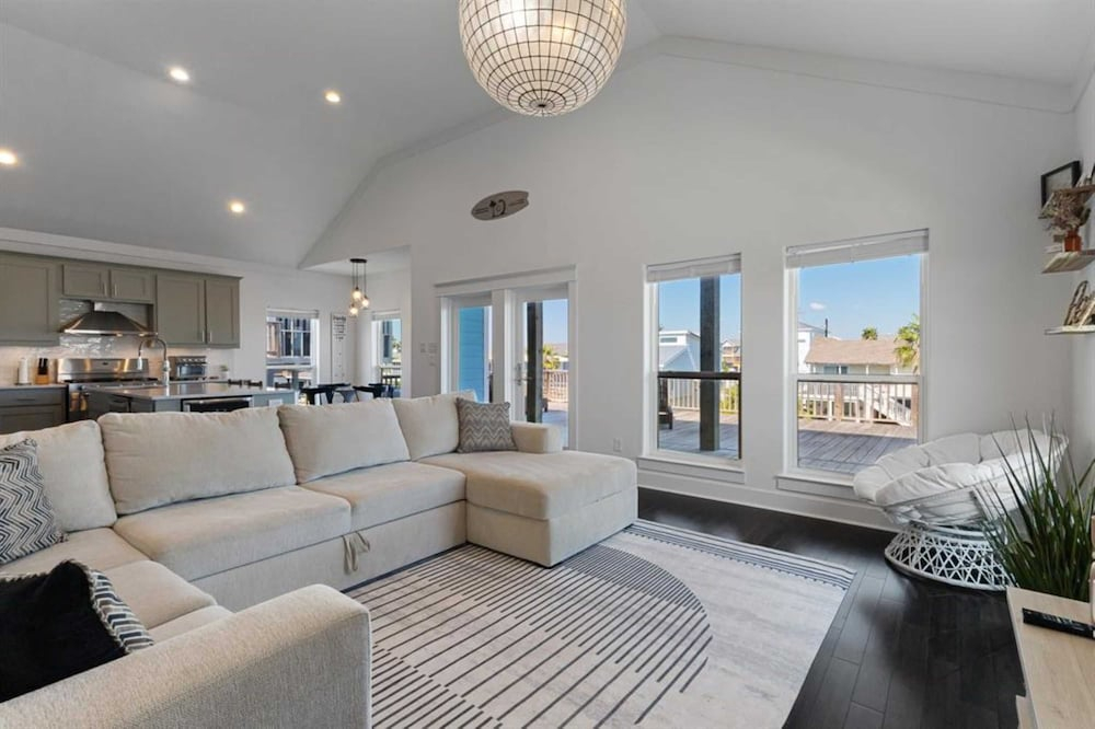 Dockside Dream Home for 10
