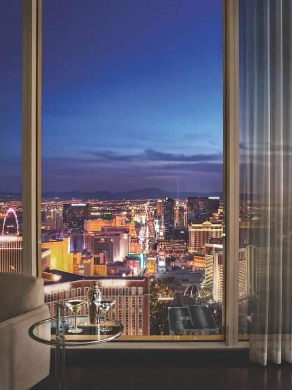 Stylish Renovated Studio at Trump Tower 2804