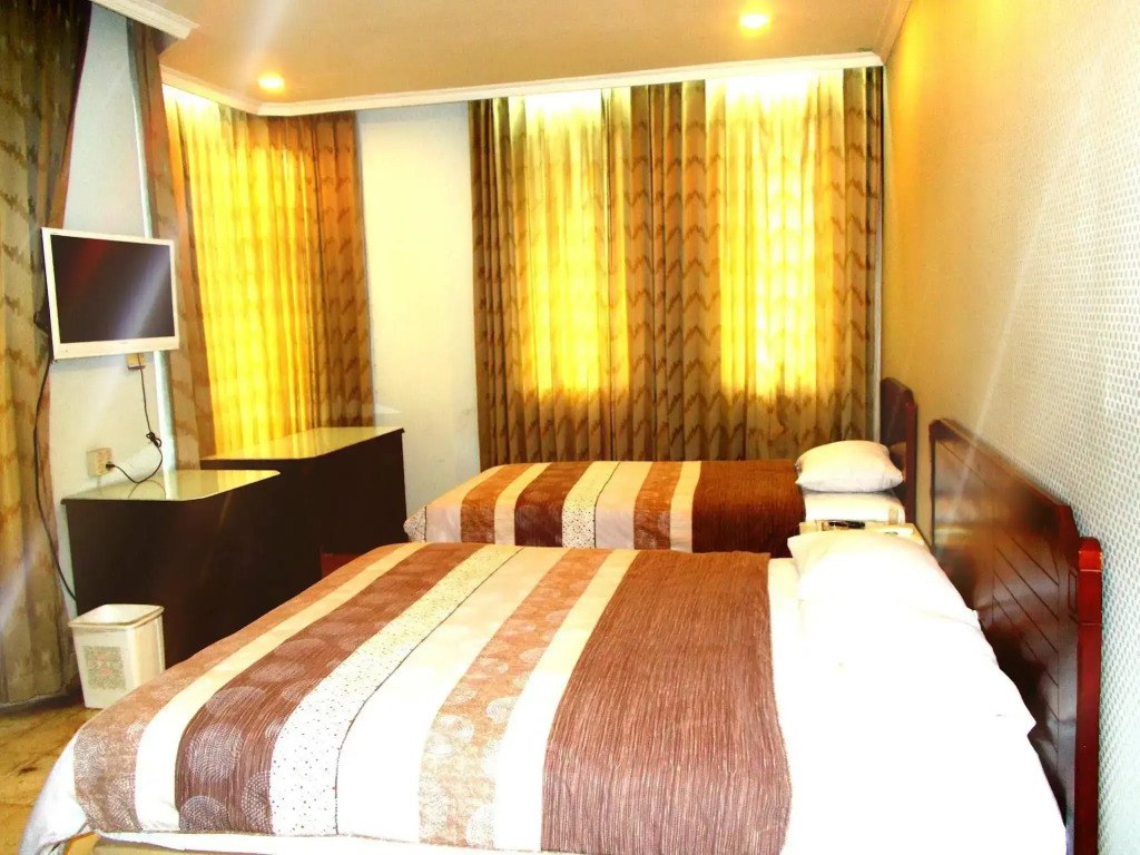 Super OYO Townhouse 2 Hotel Gunung Sahari
