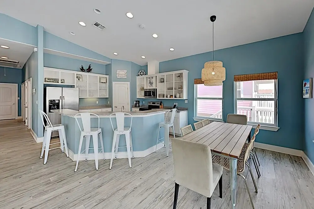 Coastal Getaway - Pool & Gulf Views, Walk To Beach 5 Bedroom Home
