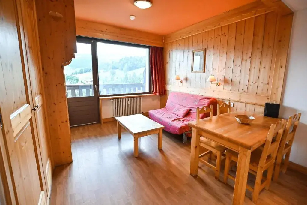 BRIGHT 45 m with VIEW of the Mont-Blanc