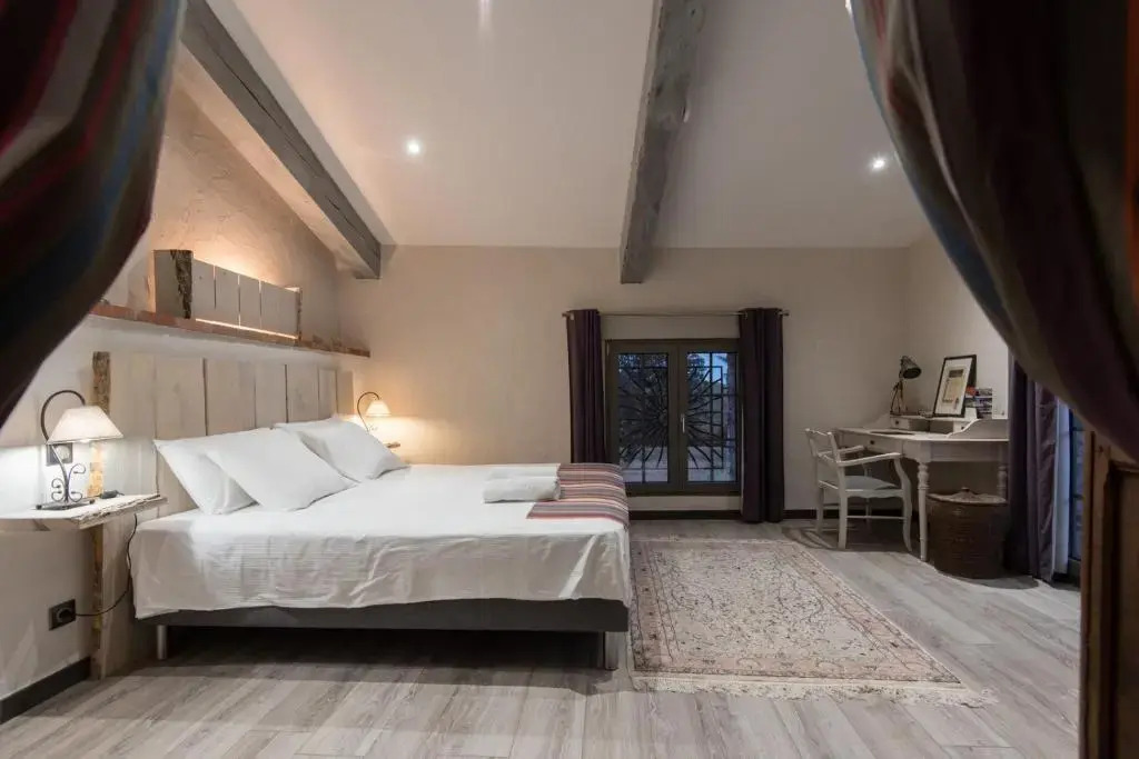 LE MAS DES COLOMBES Chambres dhôtes B&B & SPA