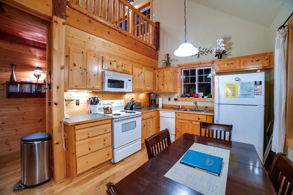 Mt. Baker Lodging Cabin 11 – Hot Tub, BBQ, Sleeps 6! by MBL