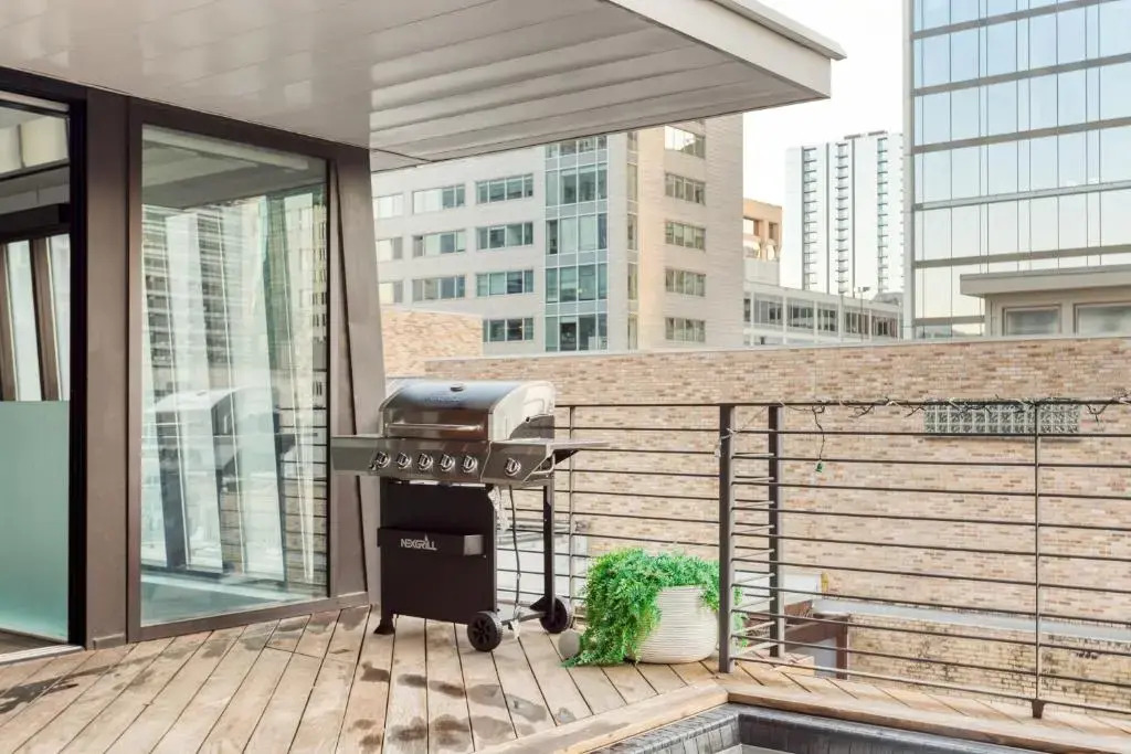 Paramount Place by Avantstay 4 Story Apartment in Heart of Austin w/ Movie Theatre