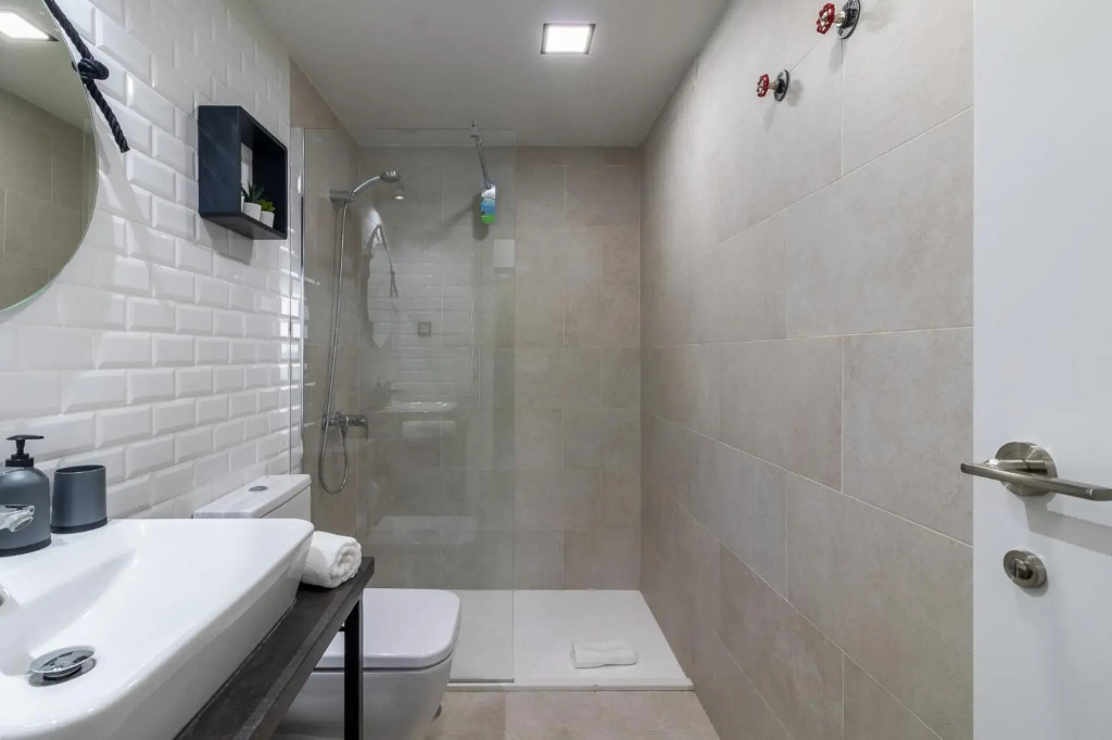 Flatguest Industrial Loft by Marina Suites - SCOOTERS - WIFI