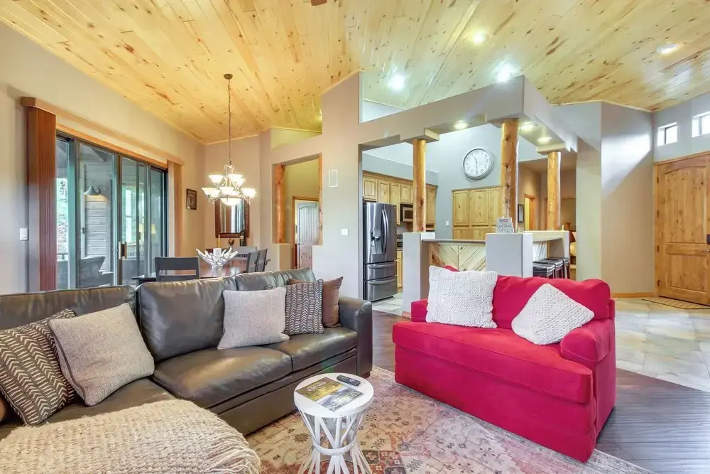 Spacious Torreon Cabin w/ Deck & Gas Grill!