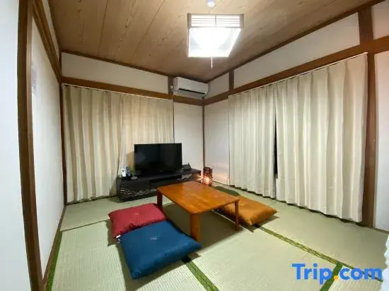 Up to 7 People Can Stay  Theater Where You Can st
