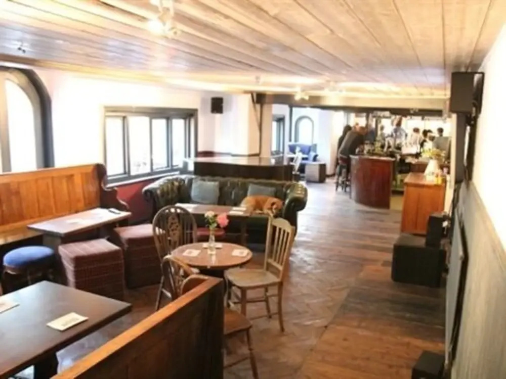 The May Garland Inn