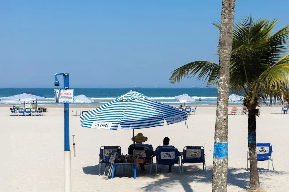250m da praia com AC 4 quartos