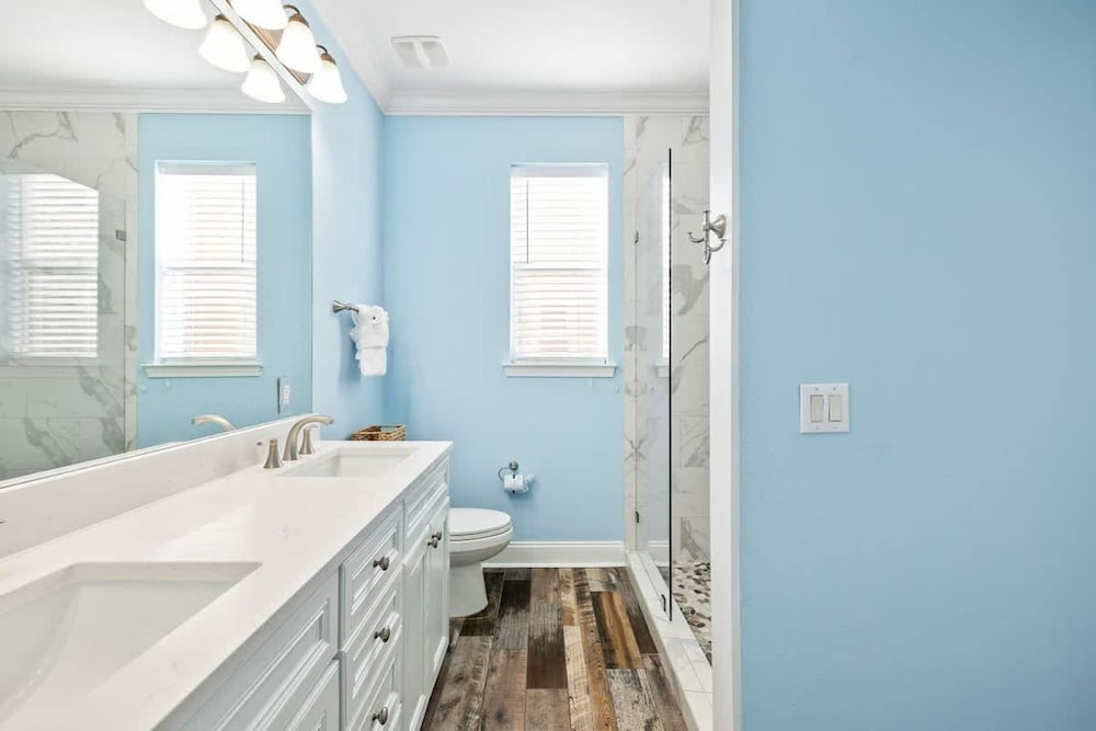 6BR Beach Home 5-min Walk to Ocean Resort Pool