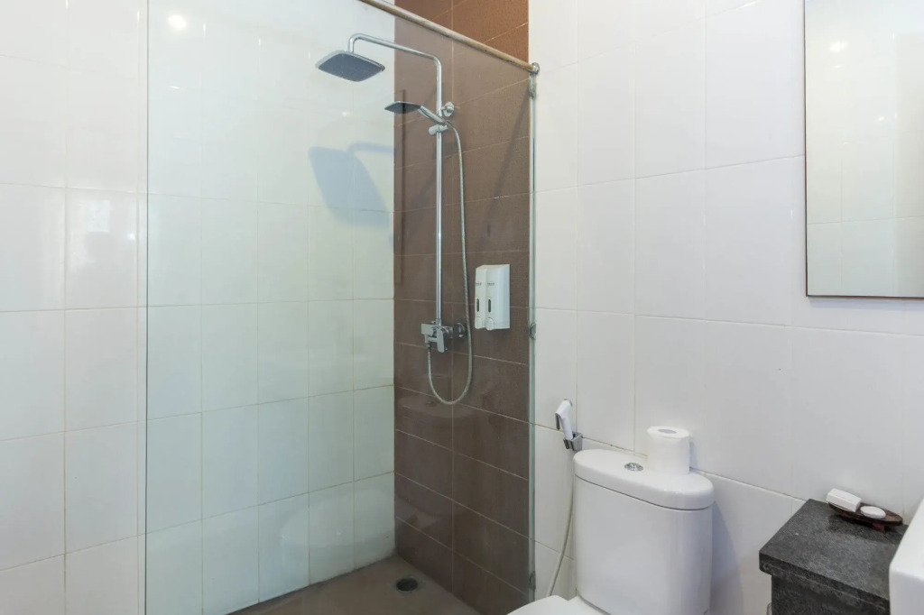 RedDoorz Plus Near Sanur Beach 2