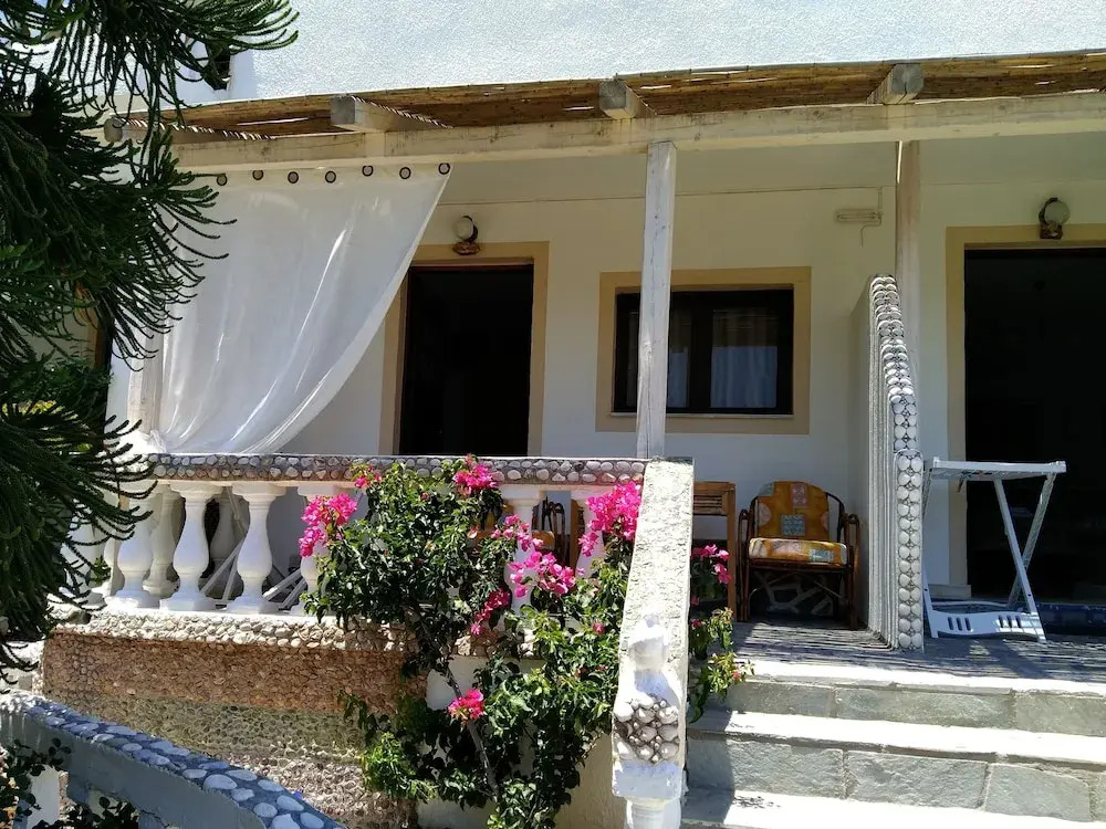 Relaxing Studio With Veranda 'n Garden