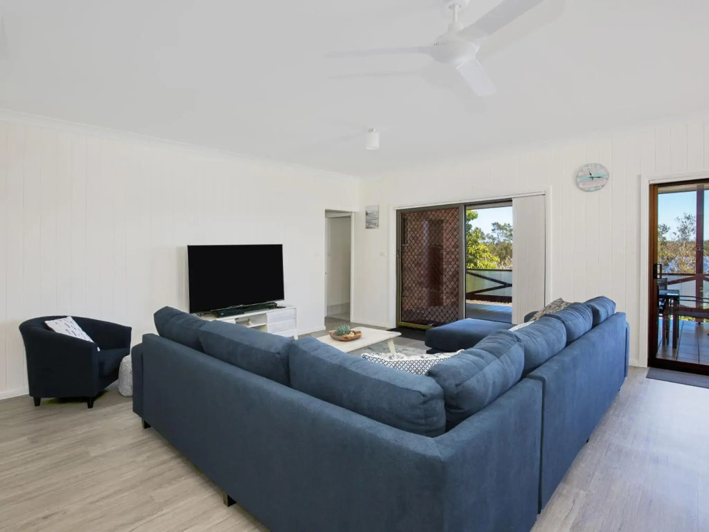 Bayview I Absolute Waterfront with Jetty I 5 Mins to Hyams Beach