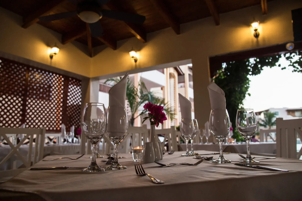 Los Flamencos Aparthotel Beach Club