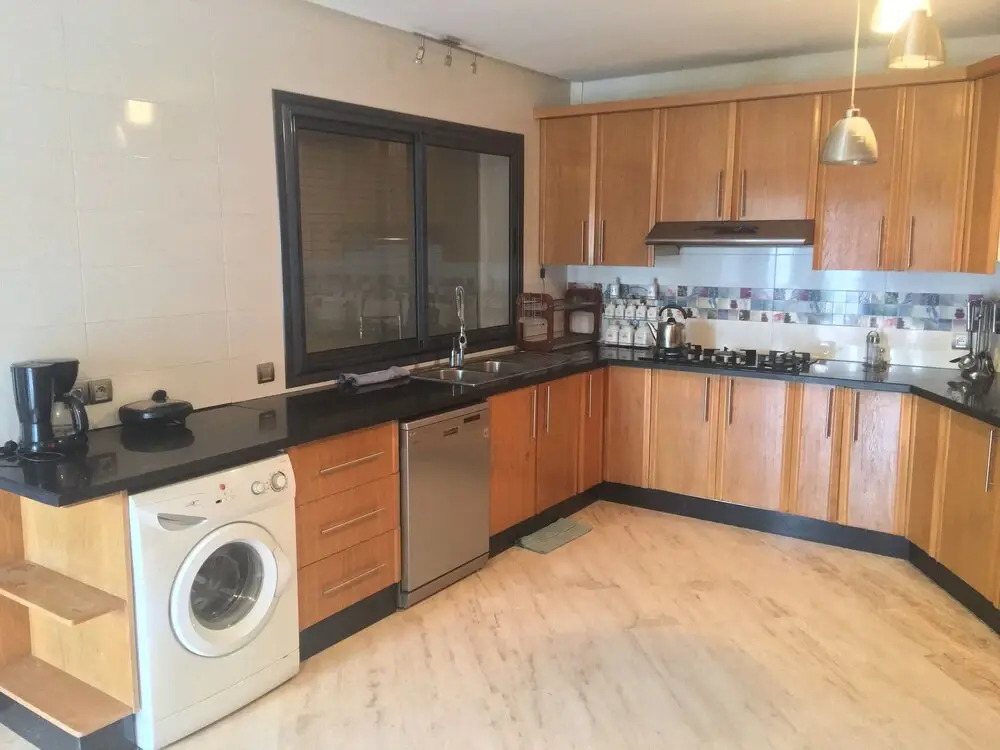 Luxurious 5 Bedrooms Villa Ref HI51053