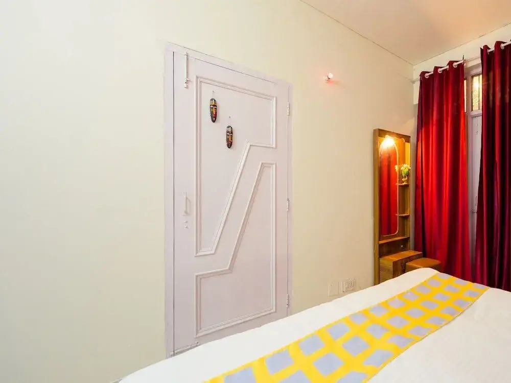 OYO 13726 Home Cozy 2BHK Hathi Paon Road