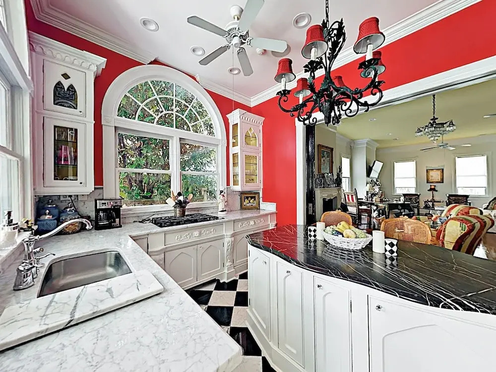 New Listing! Hip : 1 Mile To Forsyth Park 3 Bedroom Home