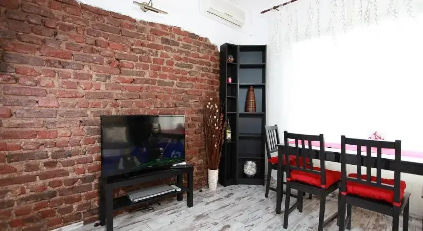 Raya Maisonette