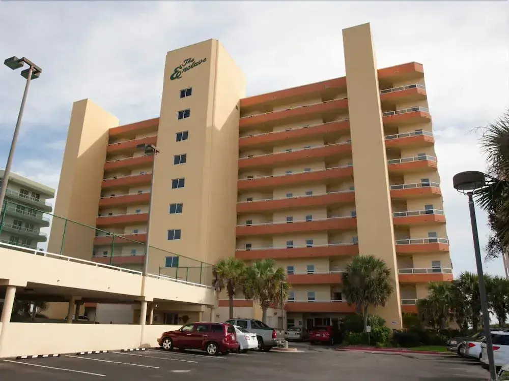 The Enclave 907 - 3 Br condo by RedAwning