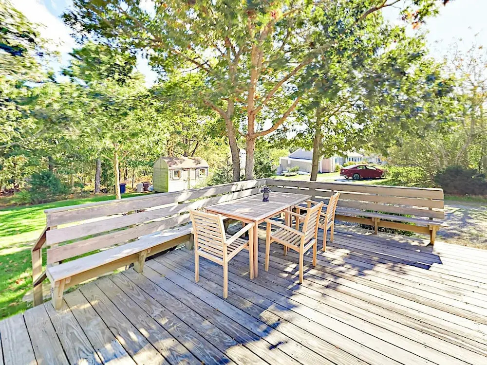Walk to Beach: South Chatham Home