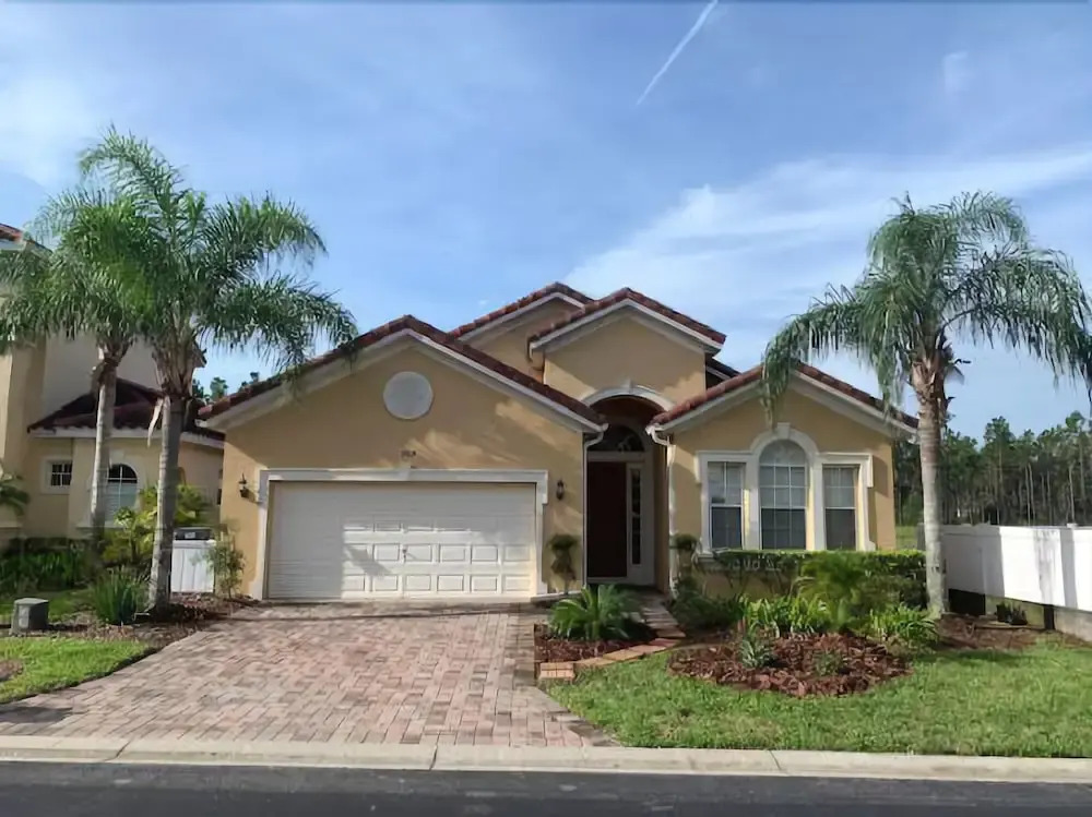 Award Winning Vacation Home With South Facing Pool And Spa Overlooking Conservation Land