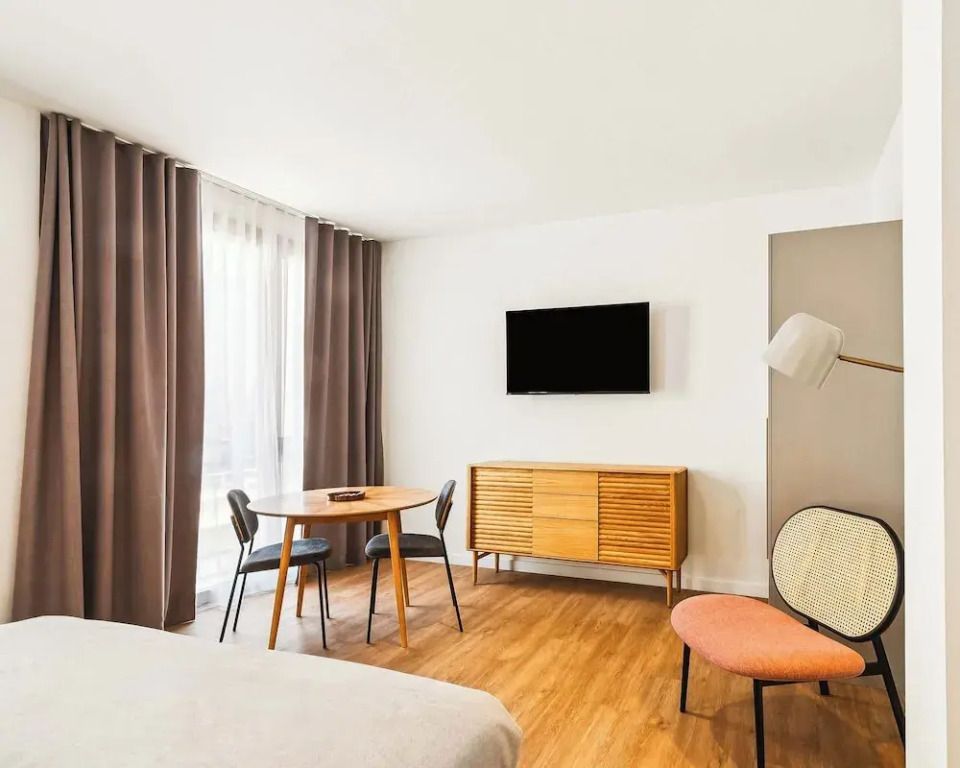 Limehome Piraeus Port