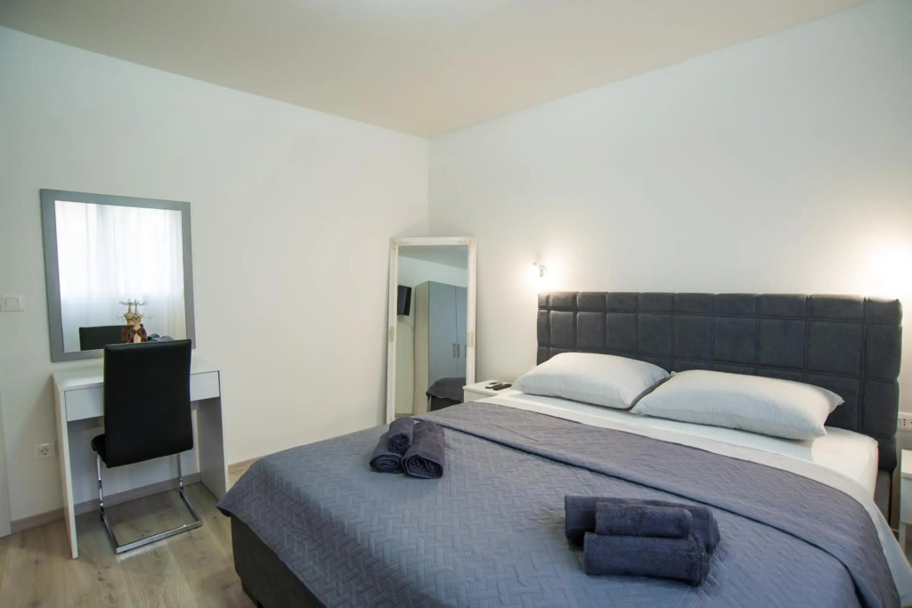 Too Sweet Apartment 1
