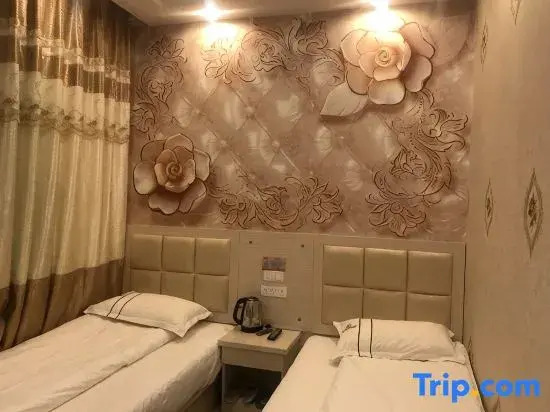 Qujing Hongqiang Business Hotel