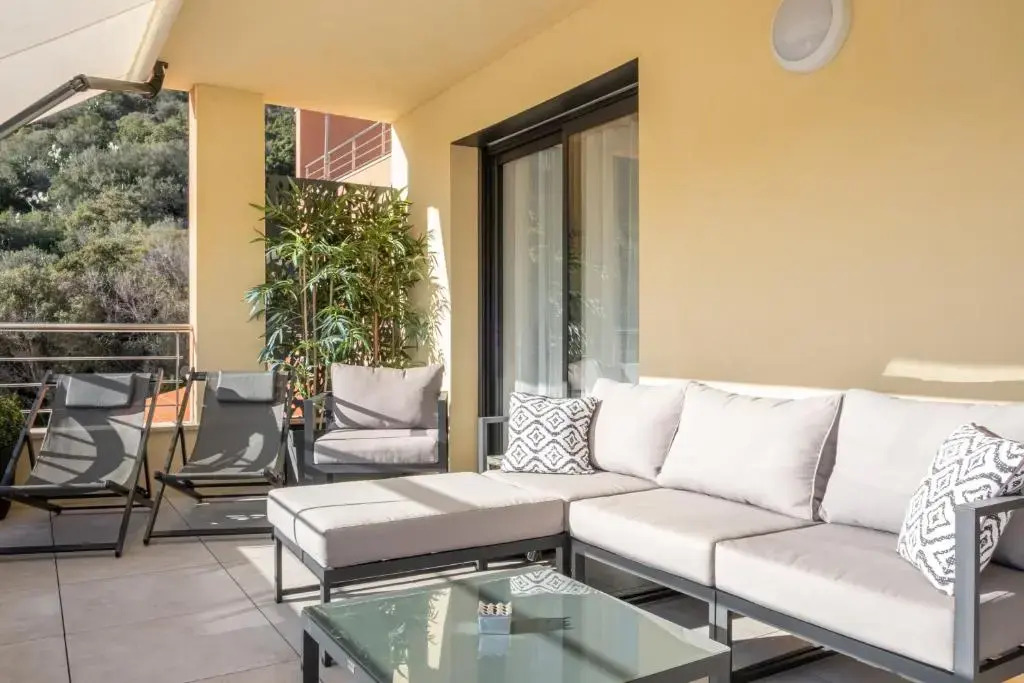 Suberbe T3 Neuf Standing +Terrasse 25M2