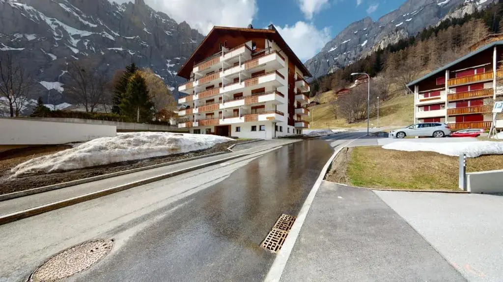 Gonenstein Residence in Leukerbad, entire apartment/studio with balcony