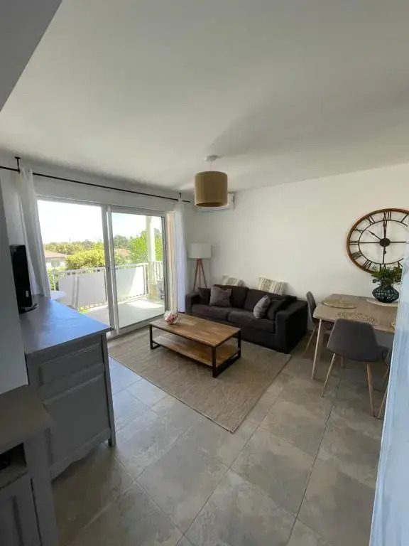 Bel appartement climatisé, vue mer