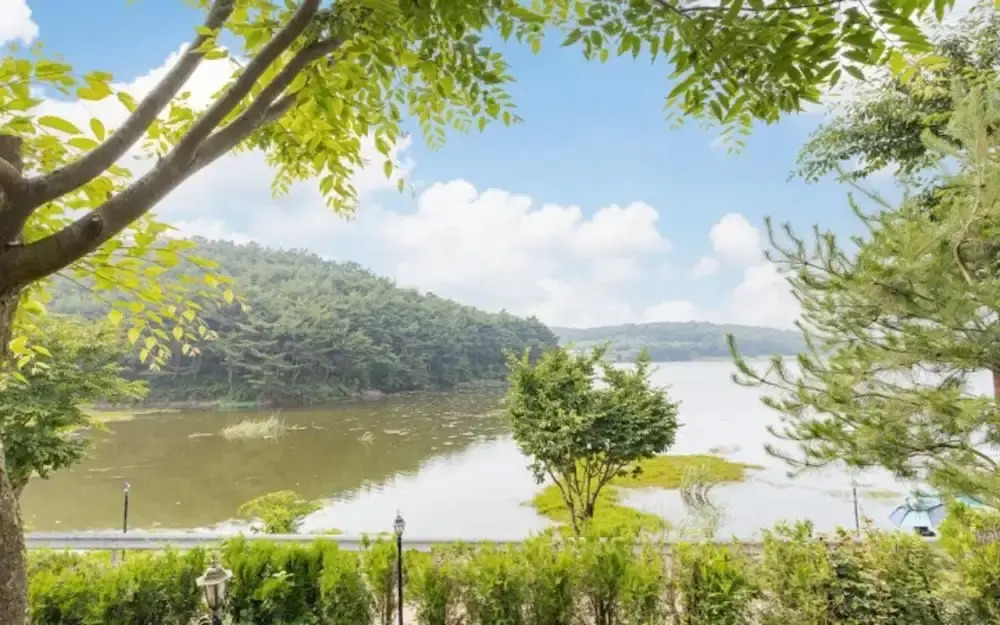 Taean the Nature and Lake Pension