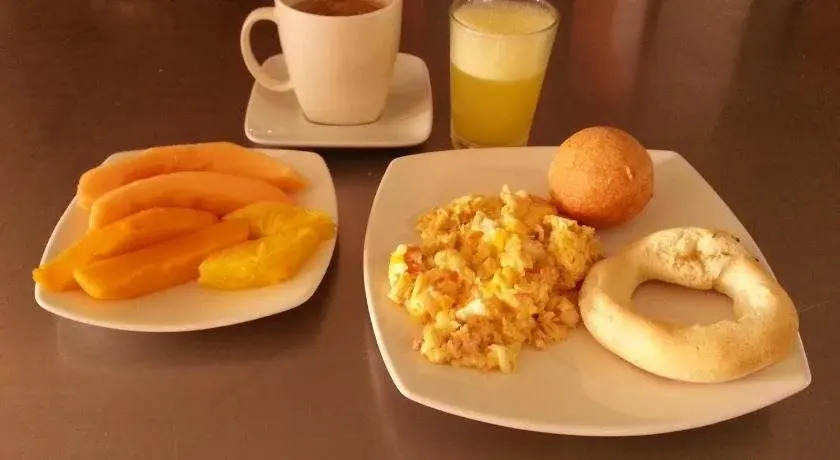 Hotel Ribera Del Rio Av 2N
