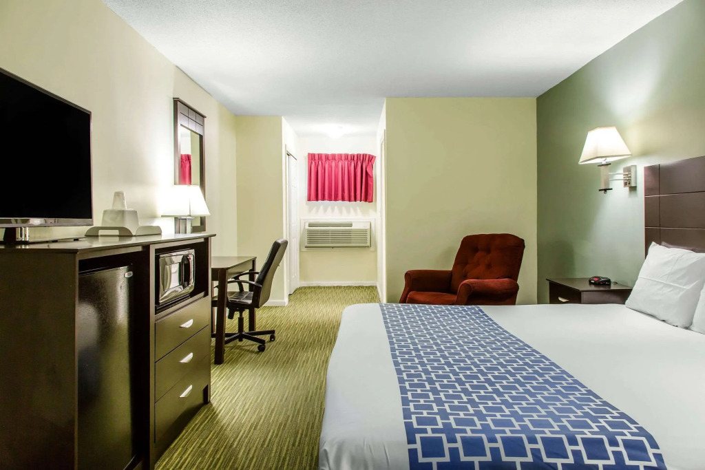 Rodeway Inn Groton - New London