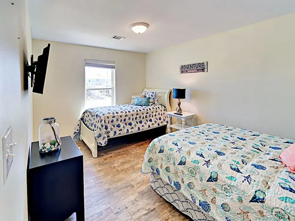 Canal 22108 - 3 Br Home