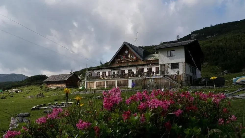 Gjaid-Alm 1739m am Dachstein-Only Accessible by Cable Car