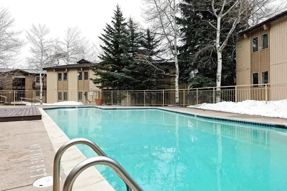 Upper Woodbridge #14-AB - 2 Br Condo